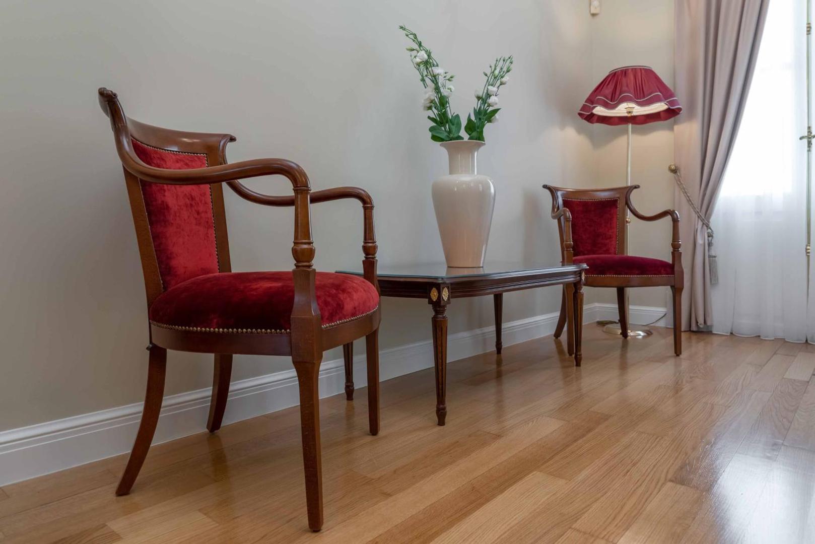 Noble Suites