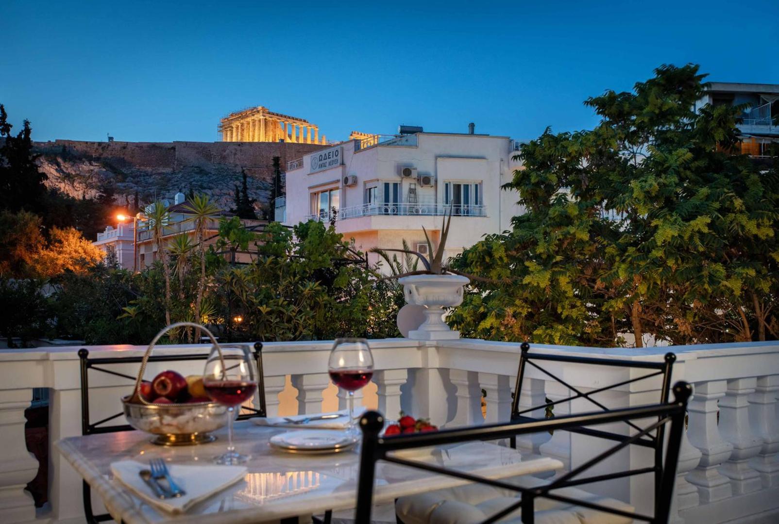 Noble Suites