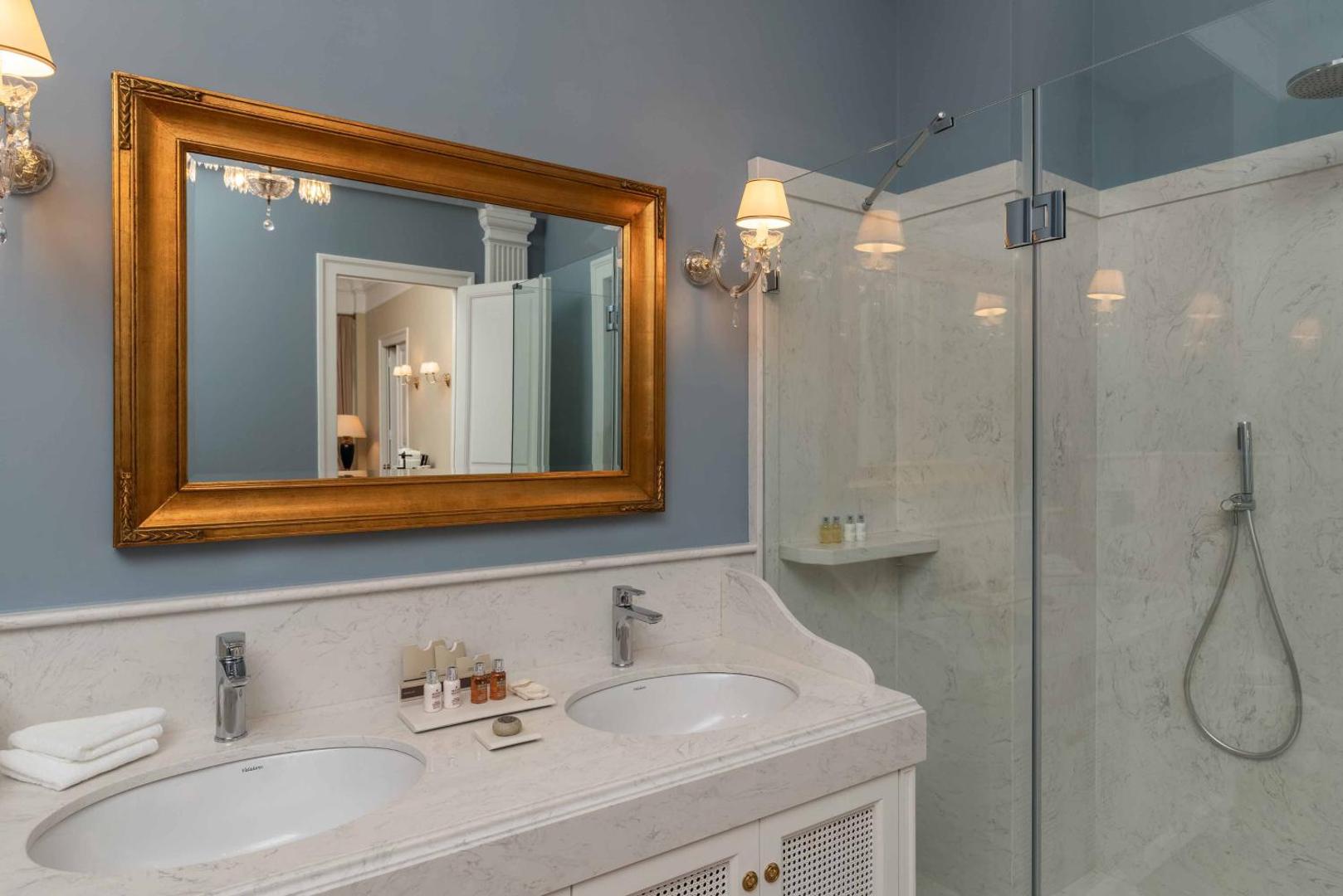 Noble Suites