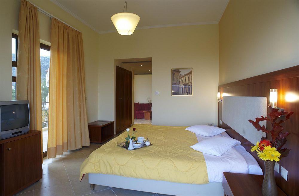 Parnis Palace Hotel