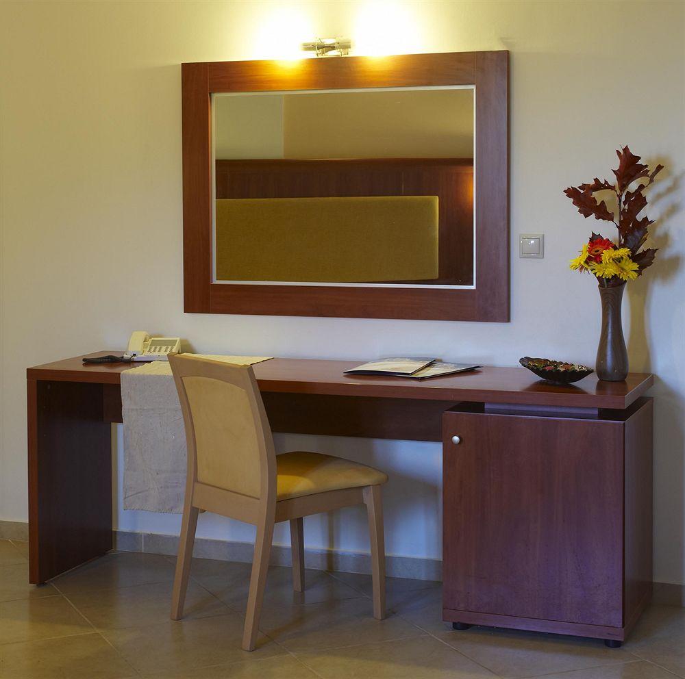 Parnis Palace Hotel