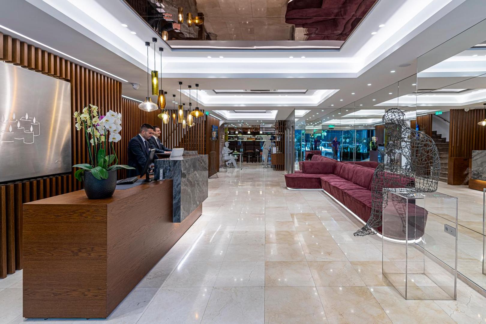 Polis Grand