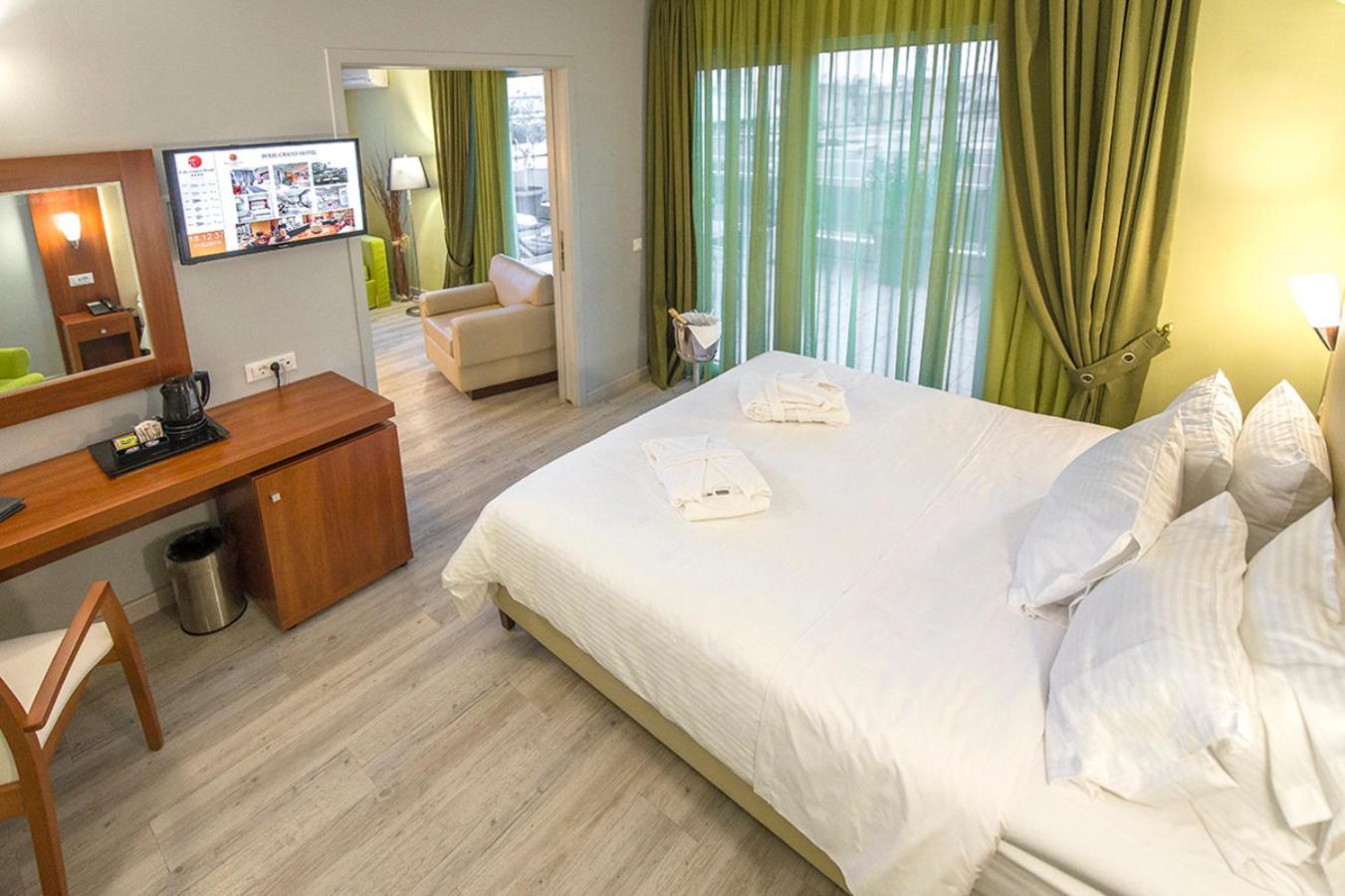 Polis Grand