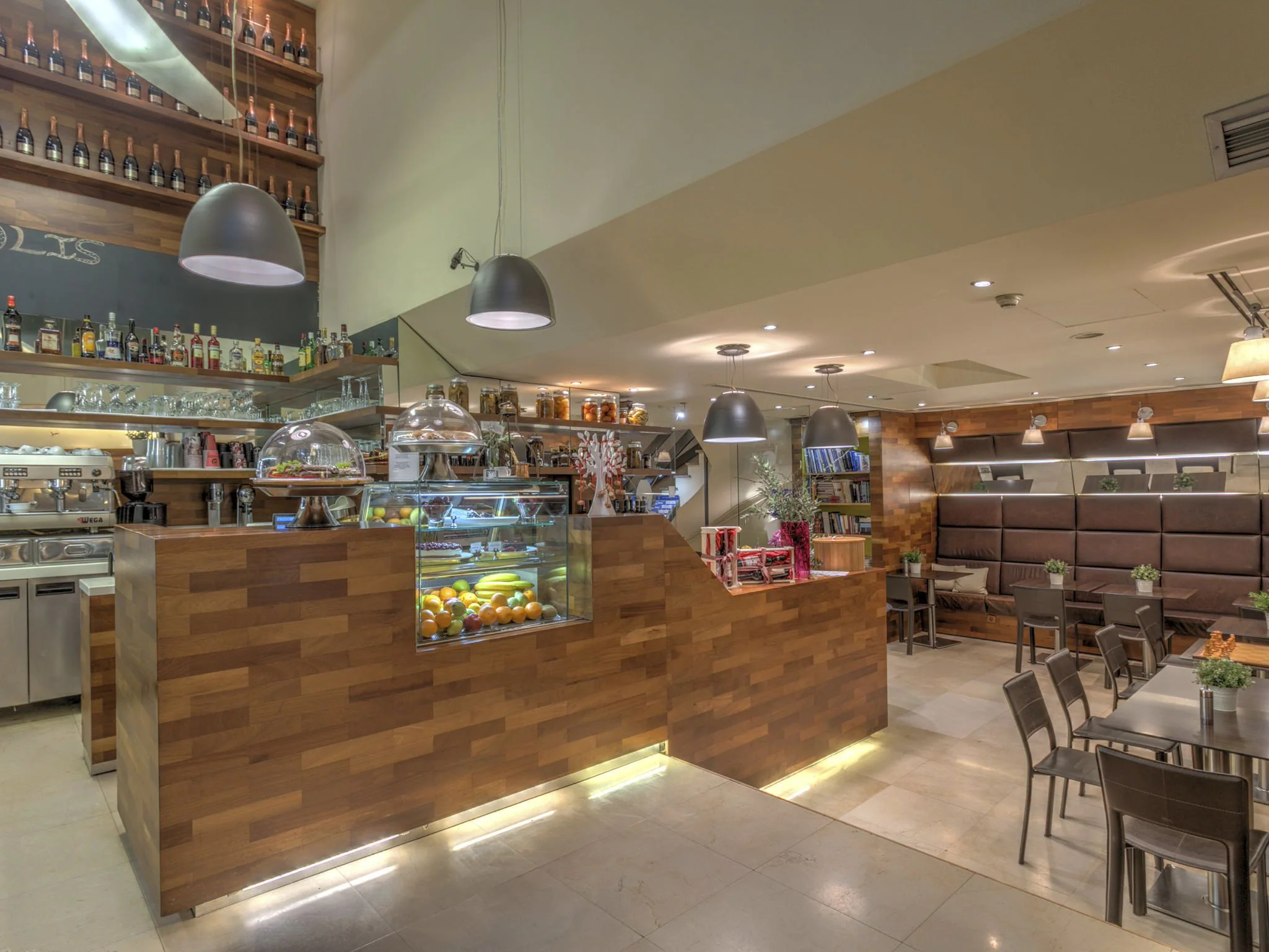 Polis Grand