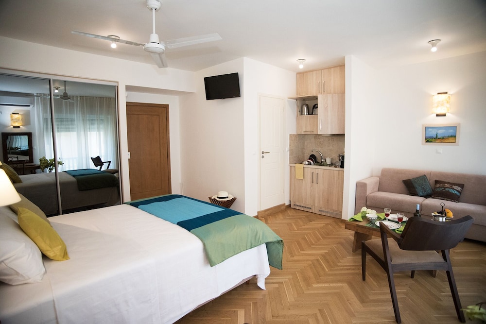 Rastoni Athens Suites