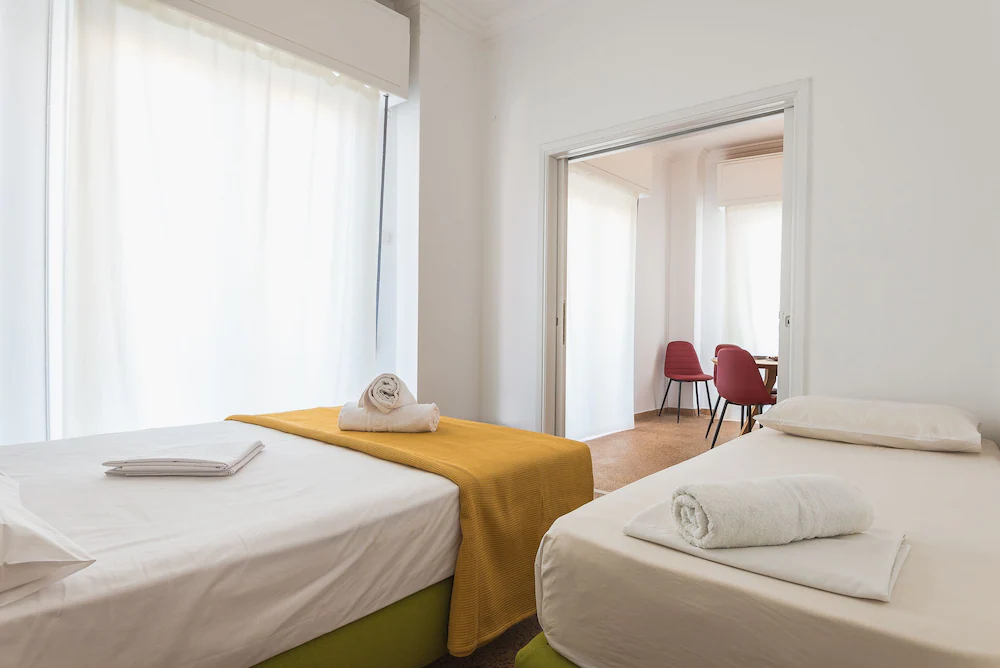 Super Paradise Apartments