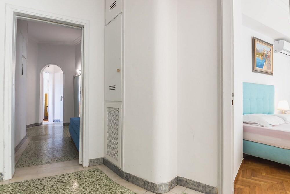 Super Paradise Apartments
