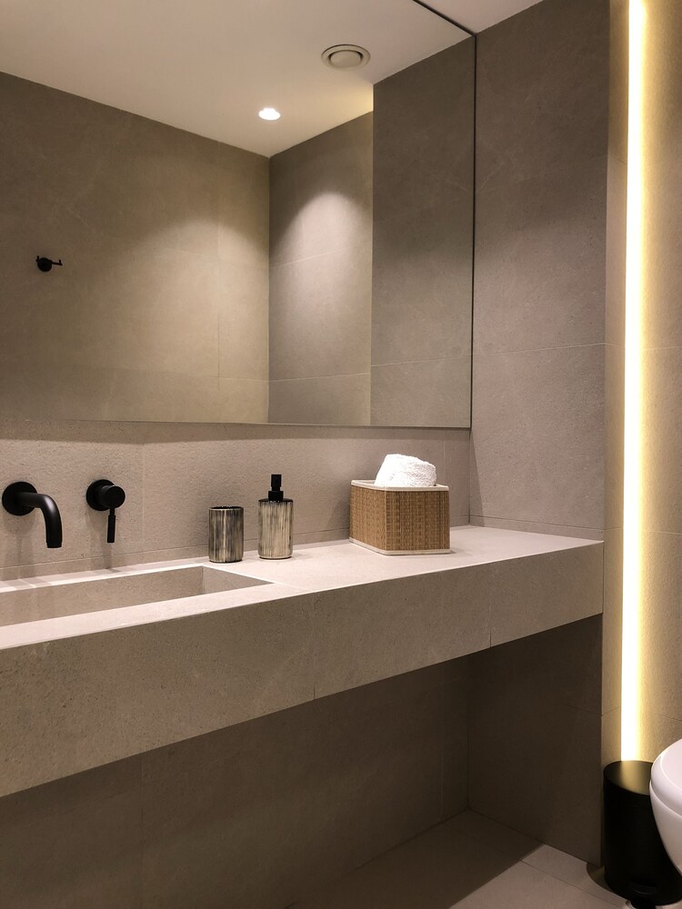 SV Acropolis Residence