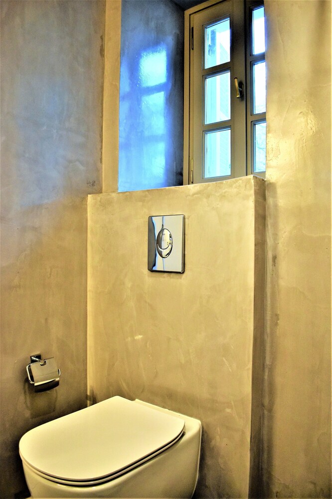 Themelio Boutique Suite
