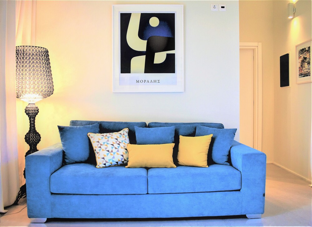 Themelio Boutique Suite