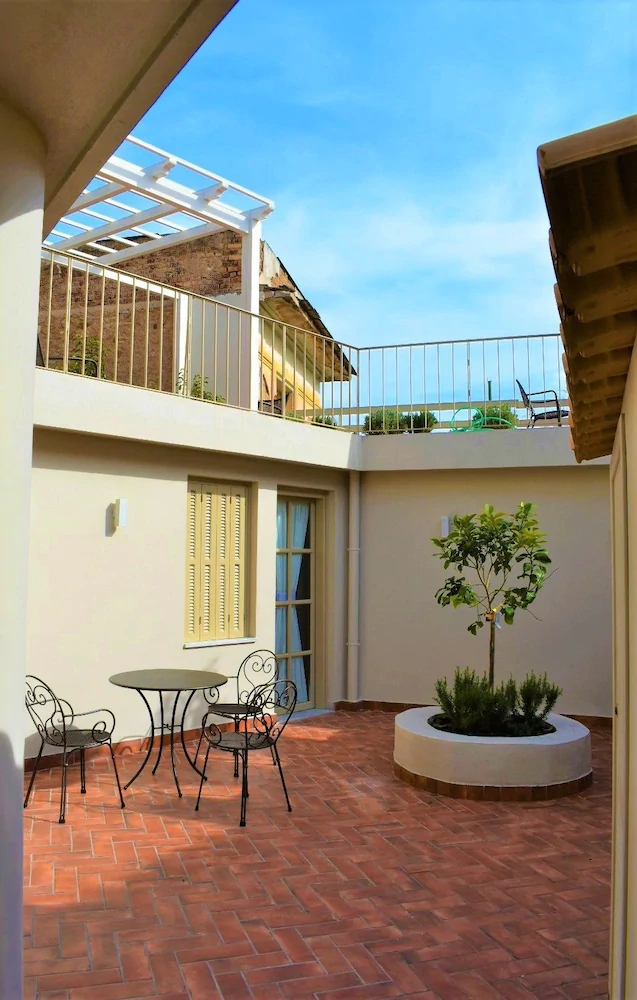 Themelio Boutique Suite