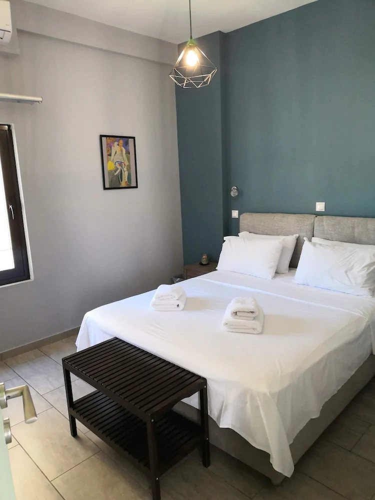 Themelio Boutique Suite
