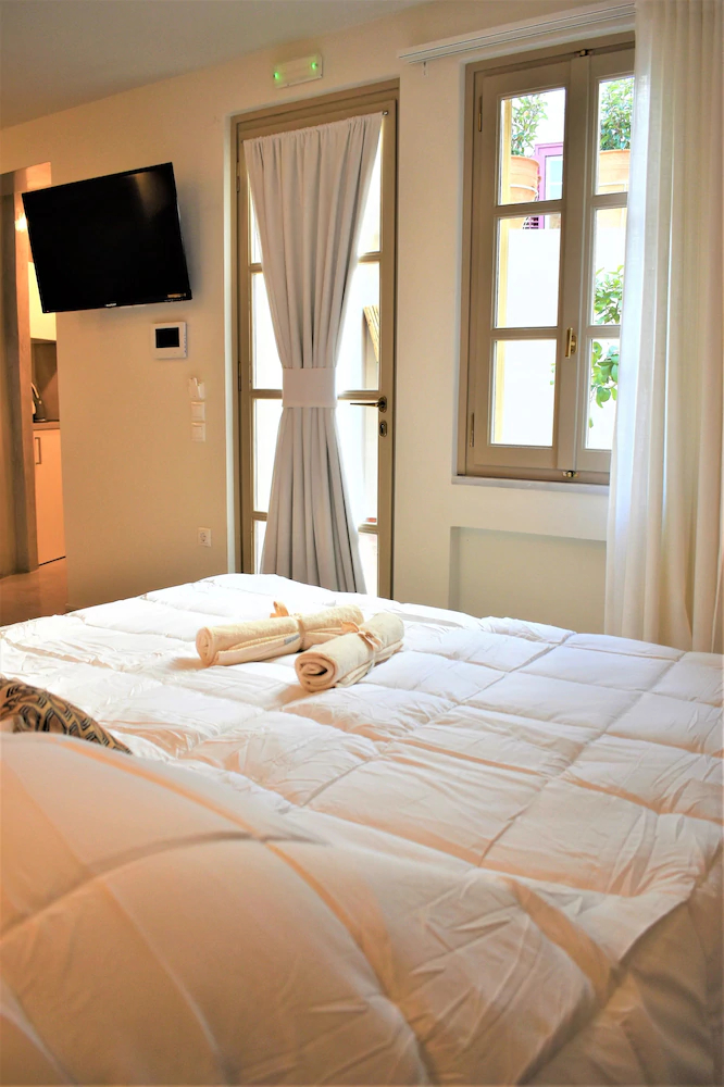 Themelio Boutique Suite