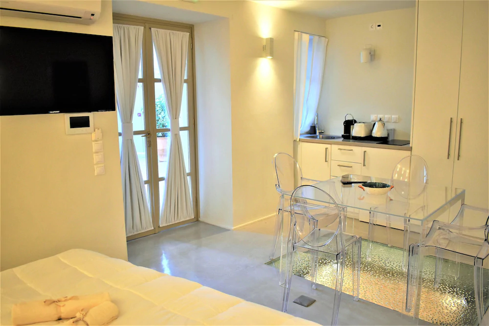 Themelio Boutique Suite