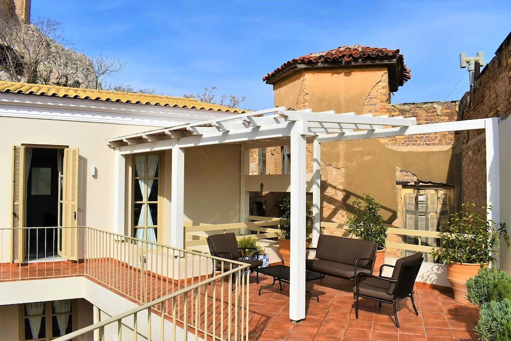 Themelio Boutique Suite