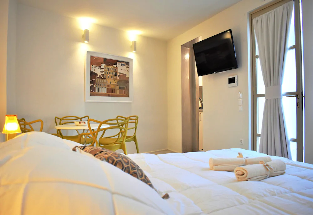 Themelio Boutique Suite