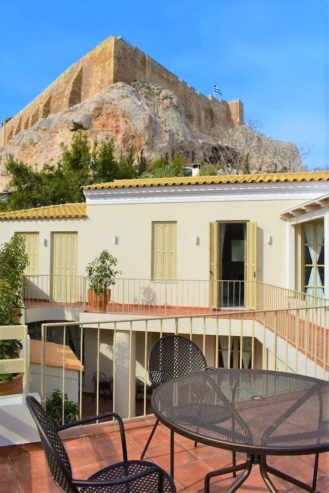 Themelio Boutique Suite