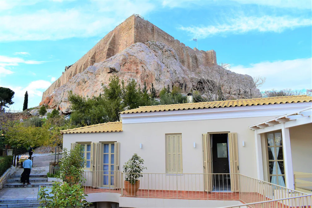 Themelio Boutique Suite