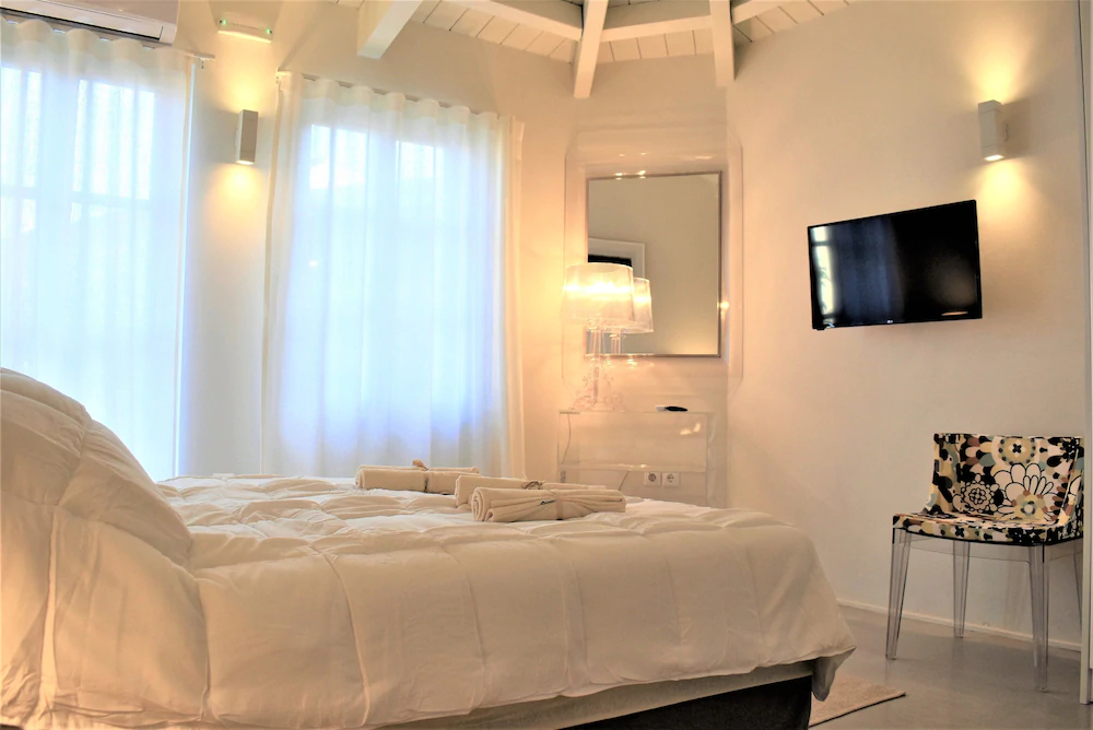 Themelio Boutique Suite