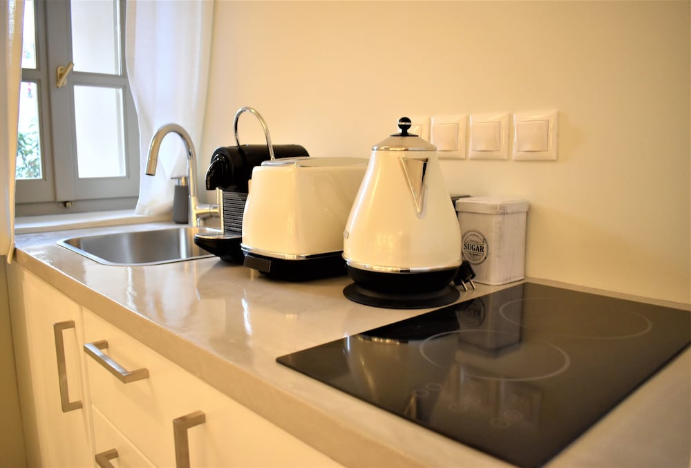 Themelio Boutique Suite