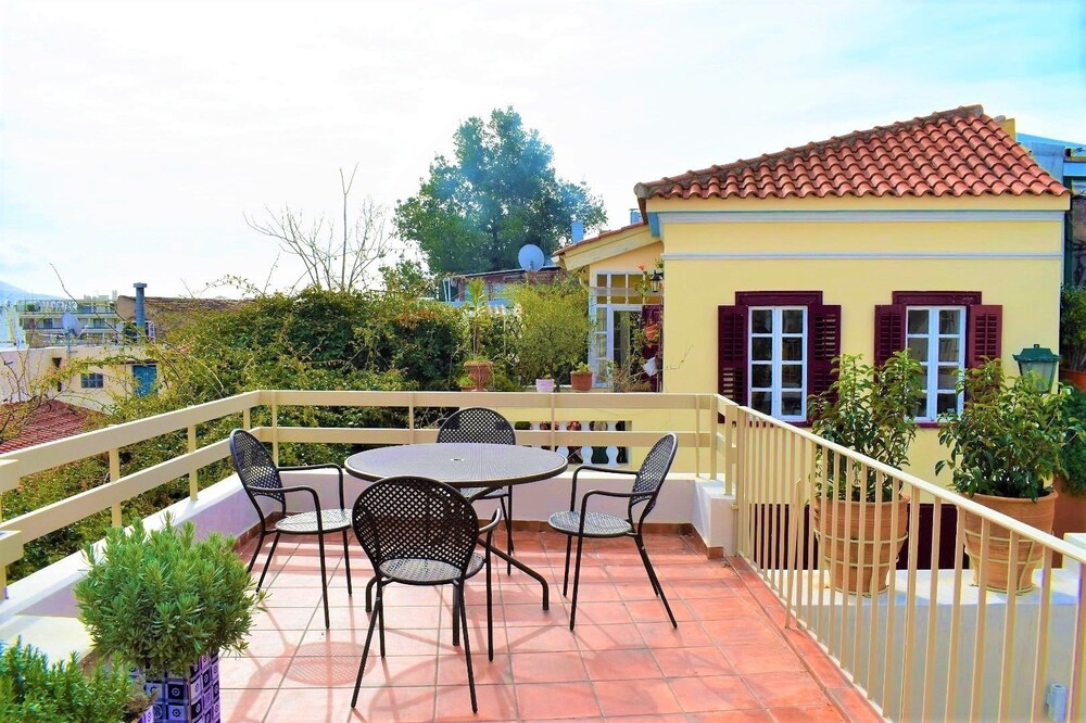 Themelio Boutique Suite