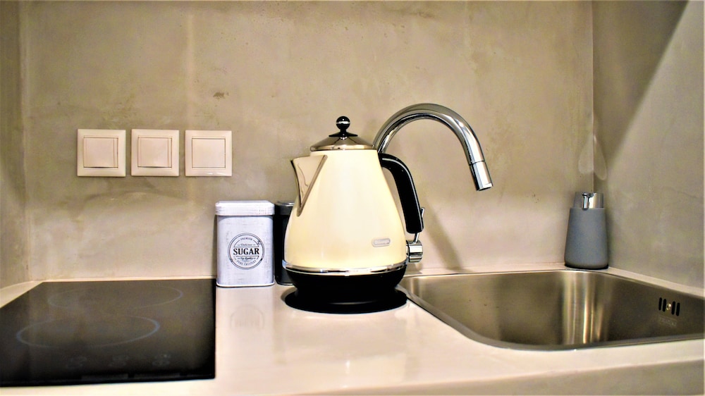 Themelio Boutique Suite