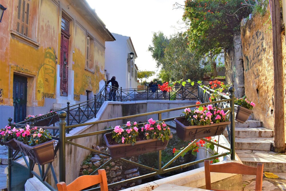 Themelio Boutique Suite