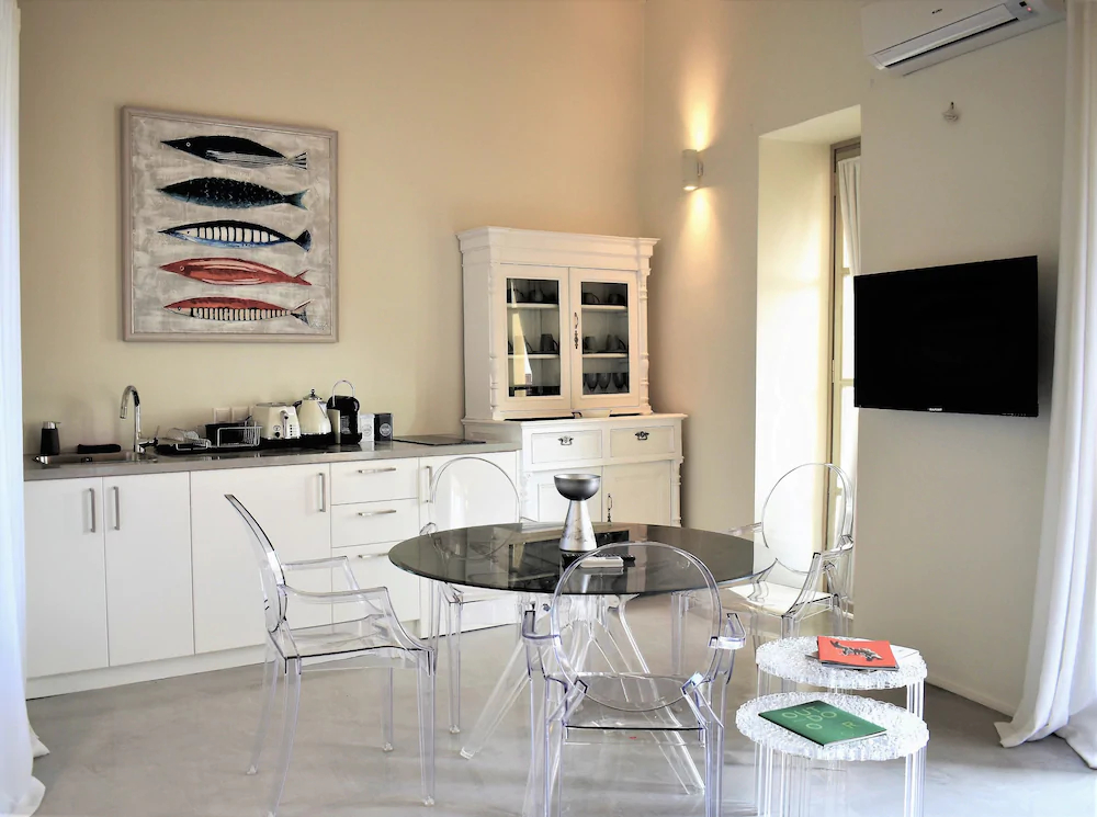 Themelio Boutique Suite
