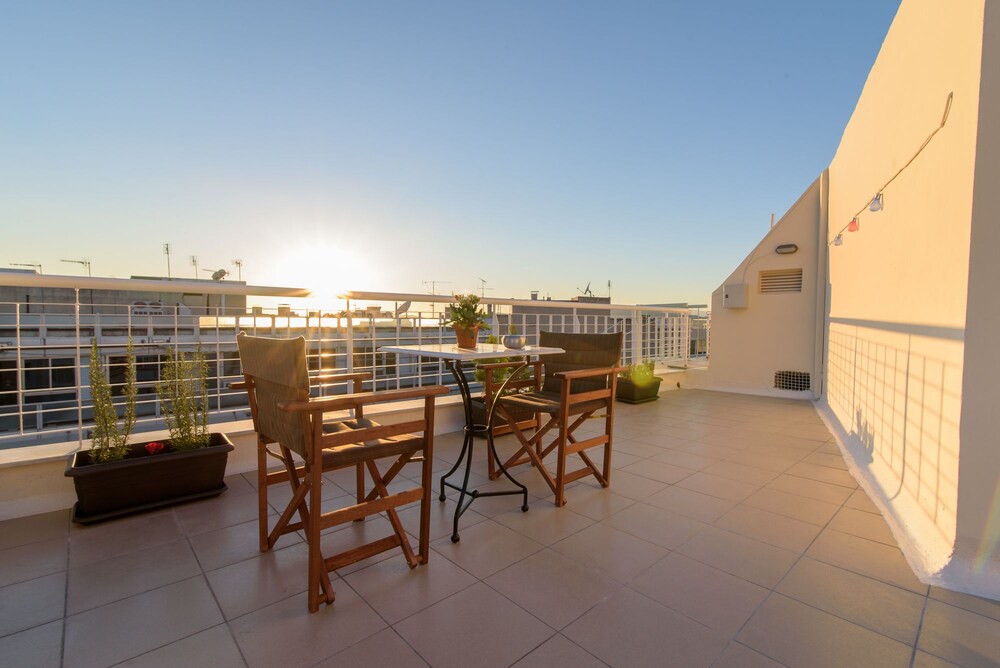 Themelio Boutique Suite
