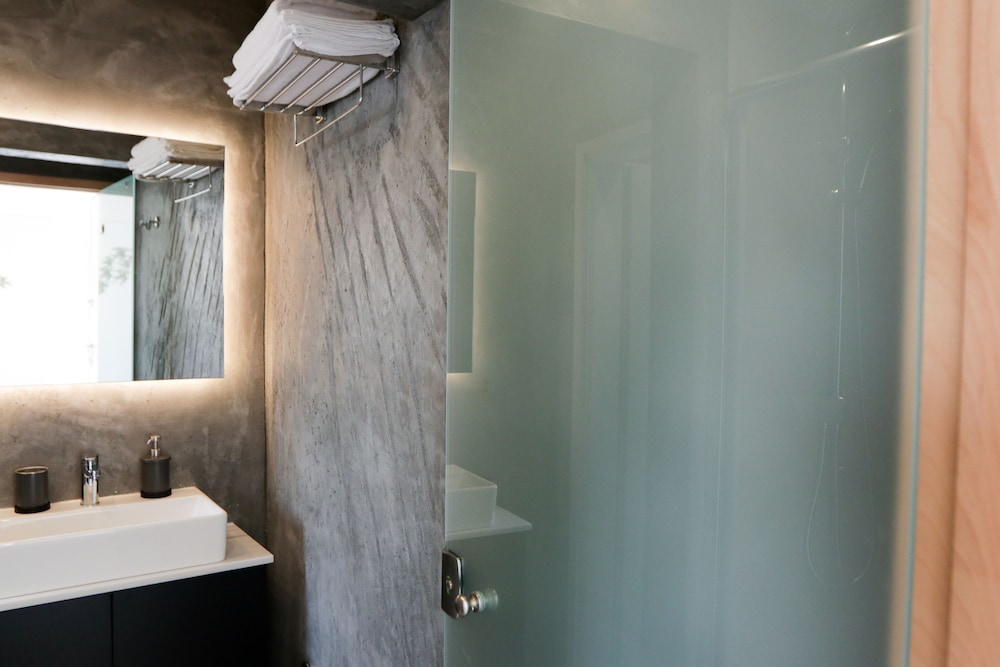 V36 Suites