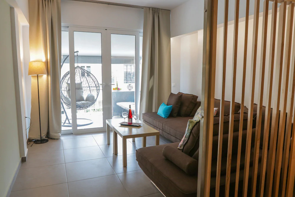 V36 Suites