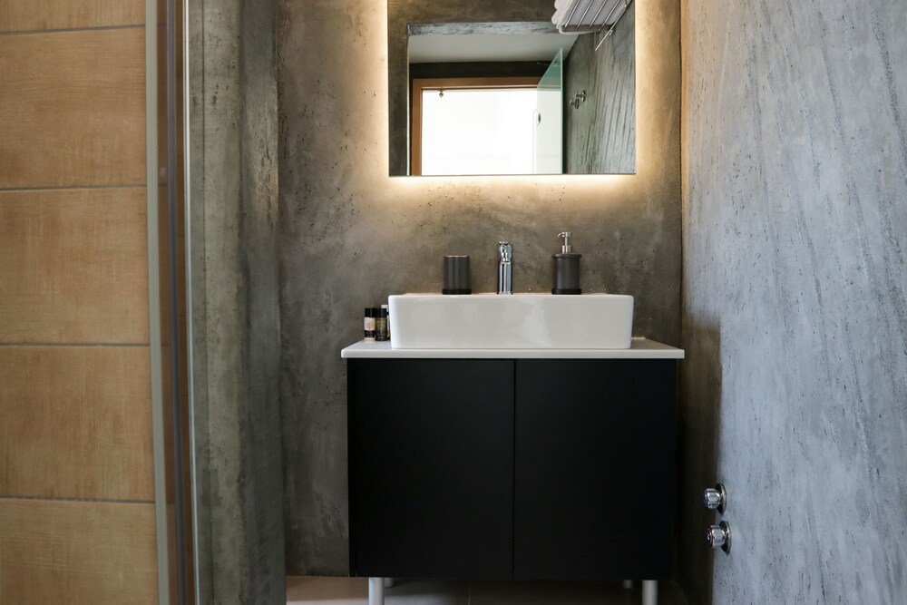 V36 Suites