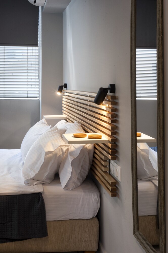 Caravel Voyage Suites by Living-Space