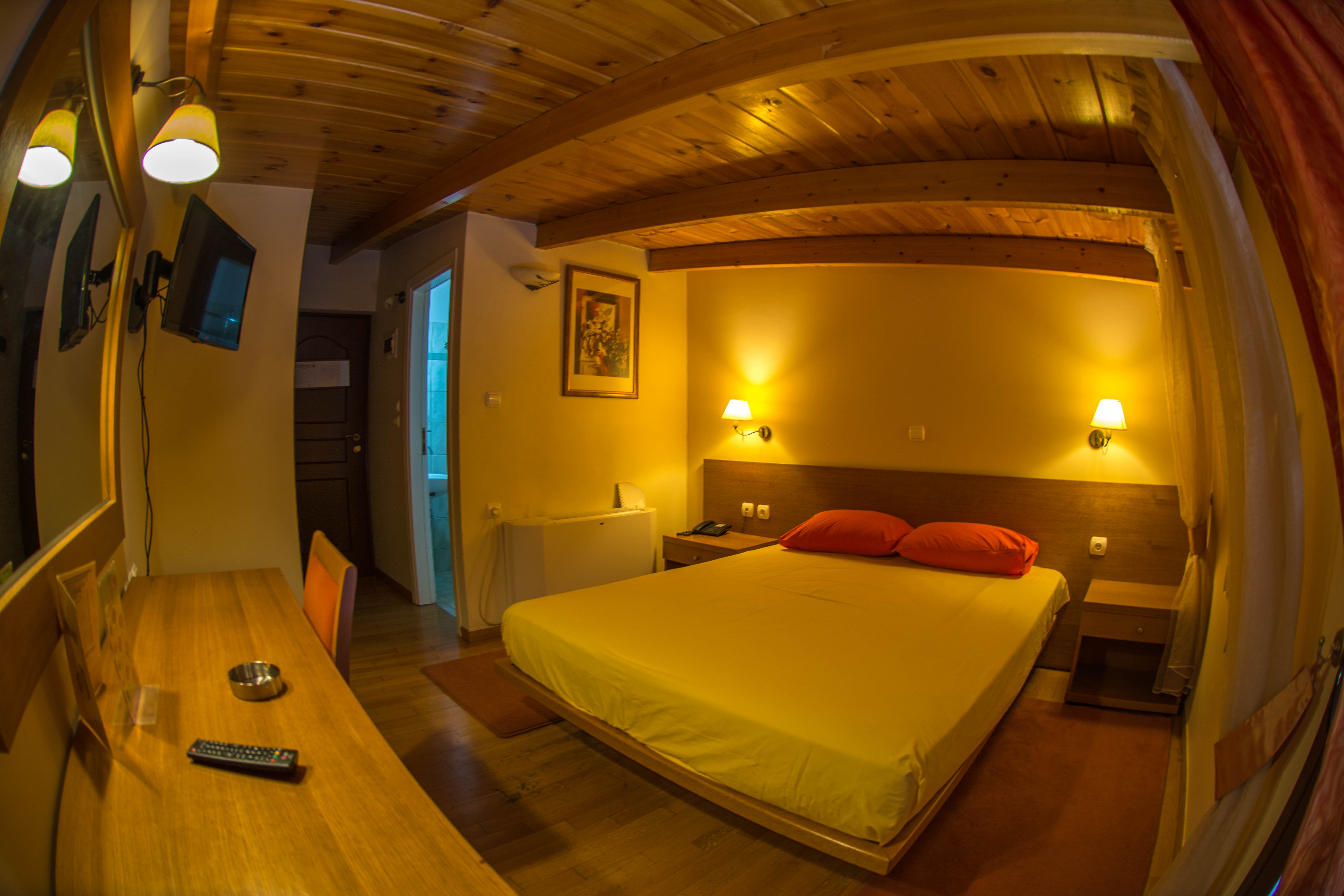 Chris Hotel