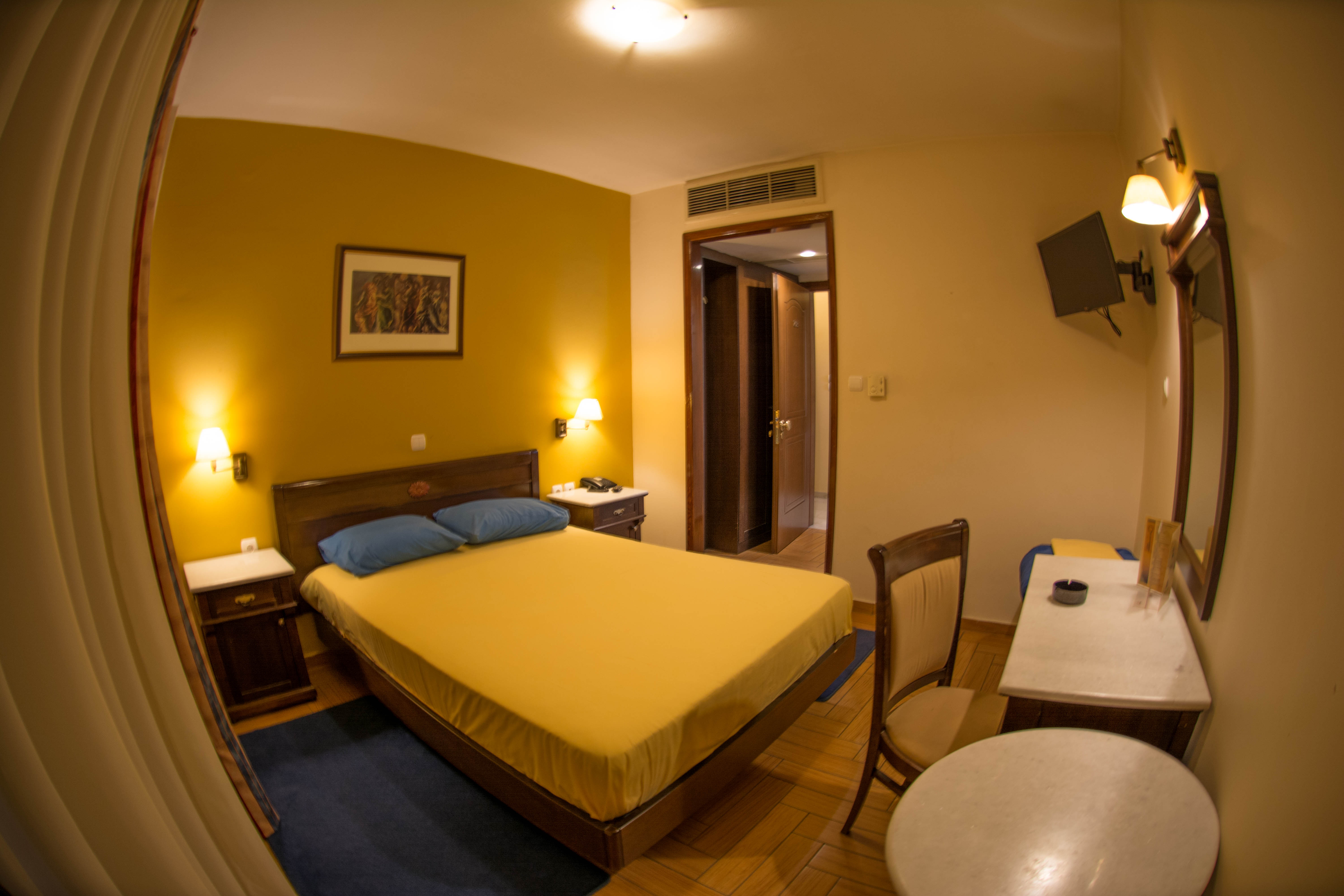 Chris Hotel
