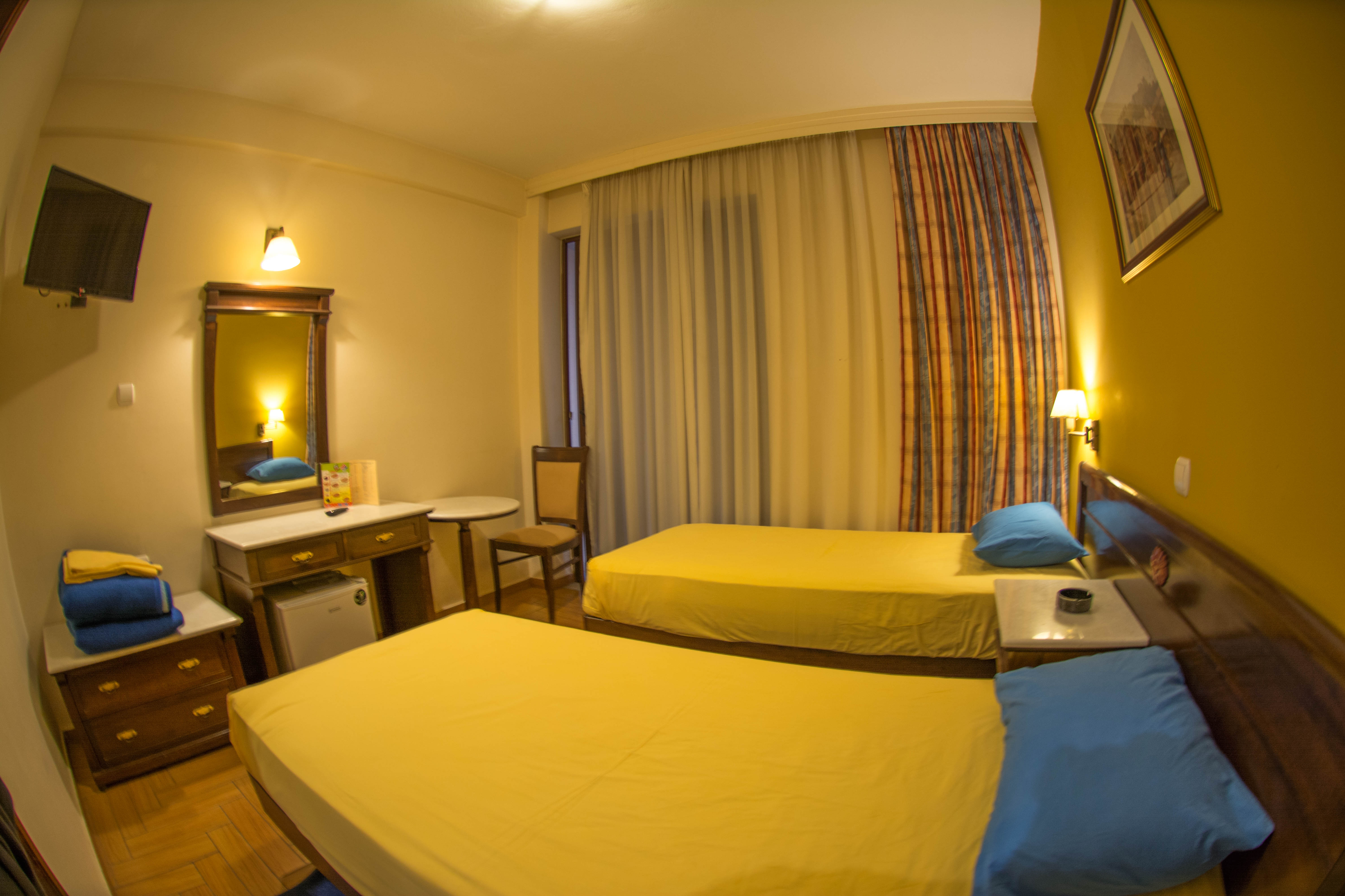 Chris Hotel