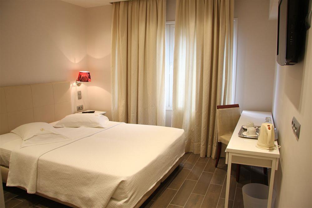 Piraeus City Hotel