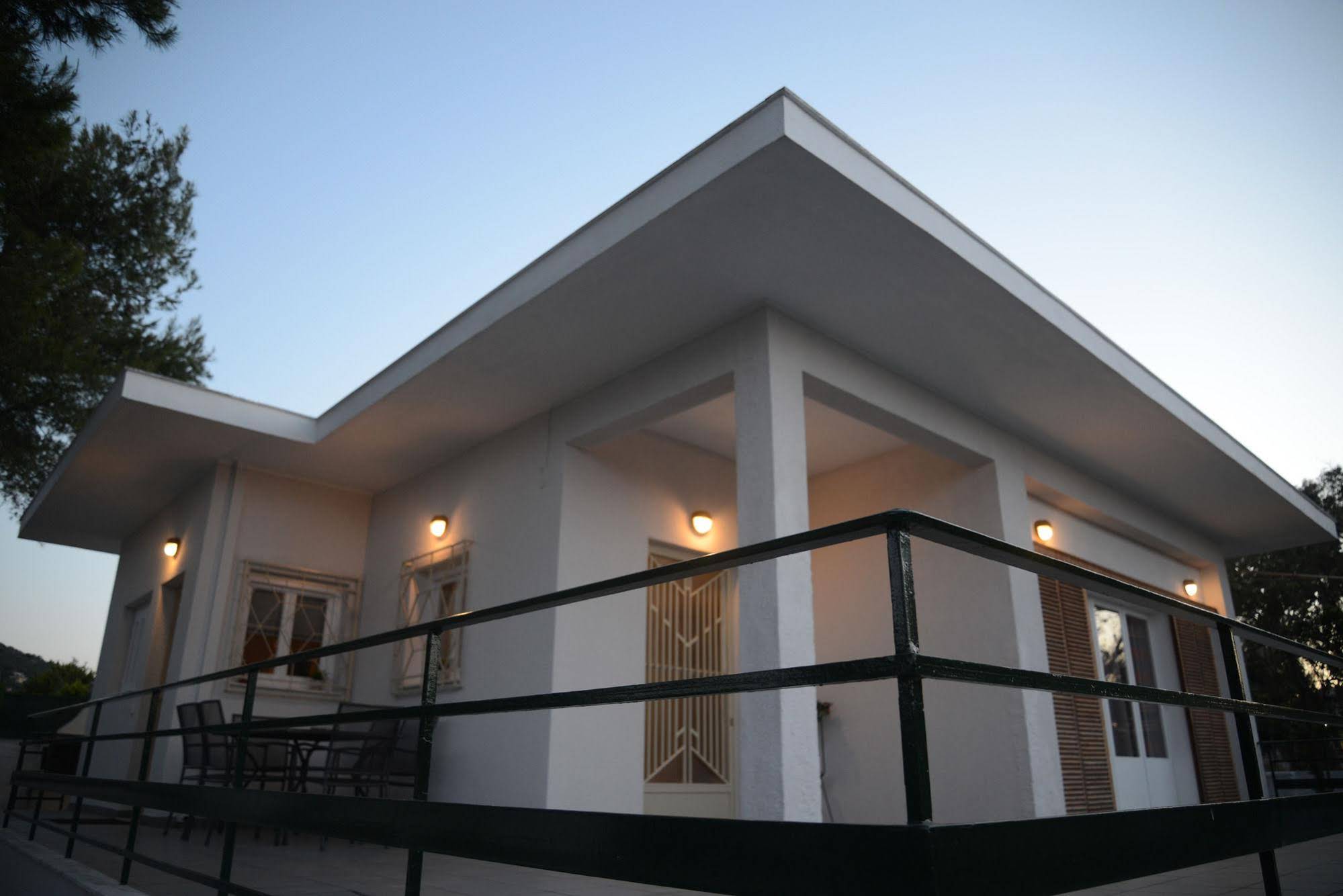 Xaroula House