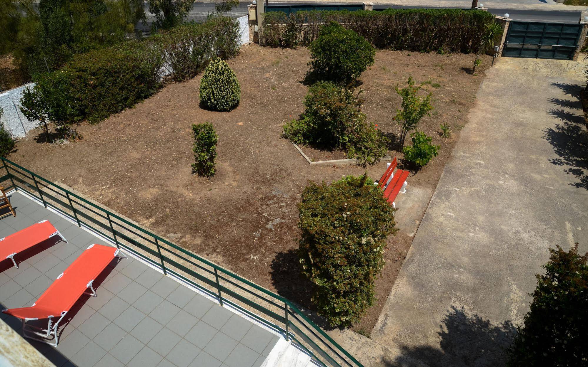 Xaroula House