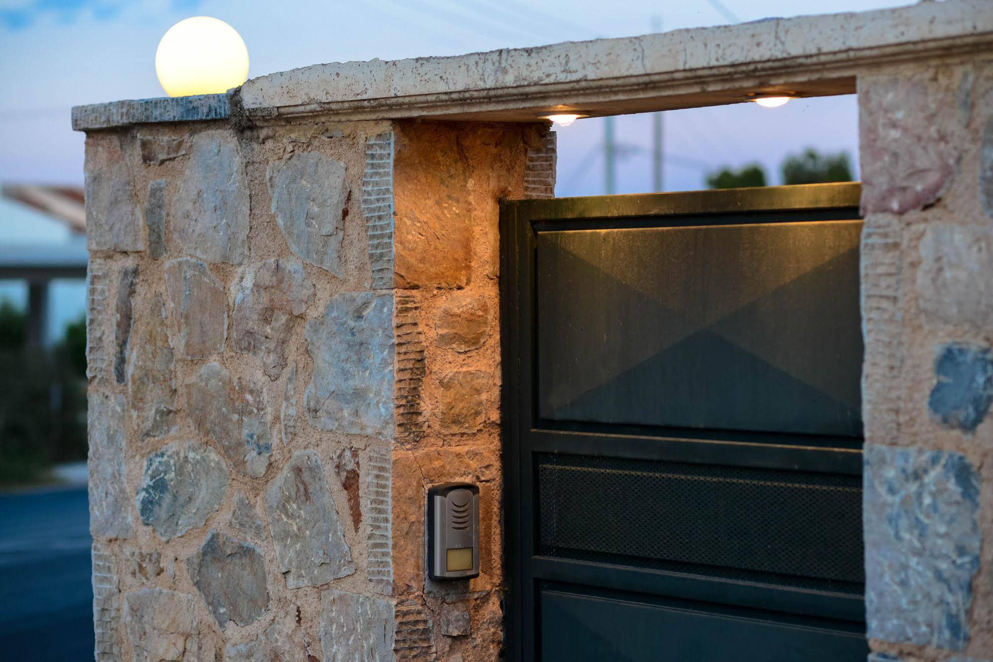 Xaroula House