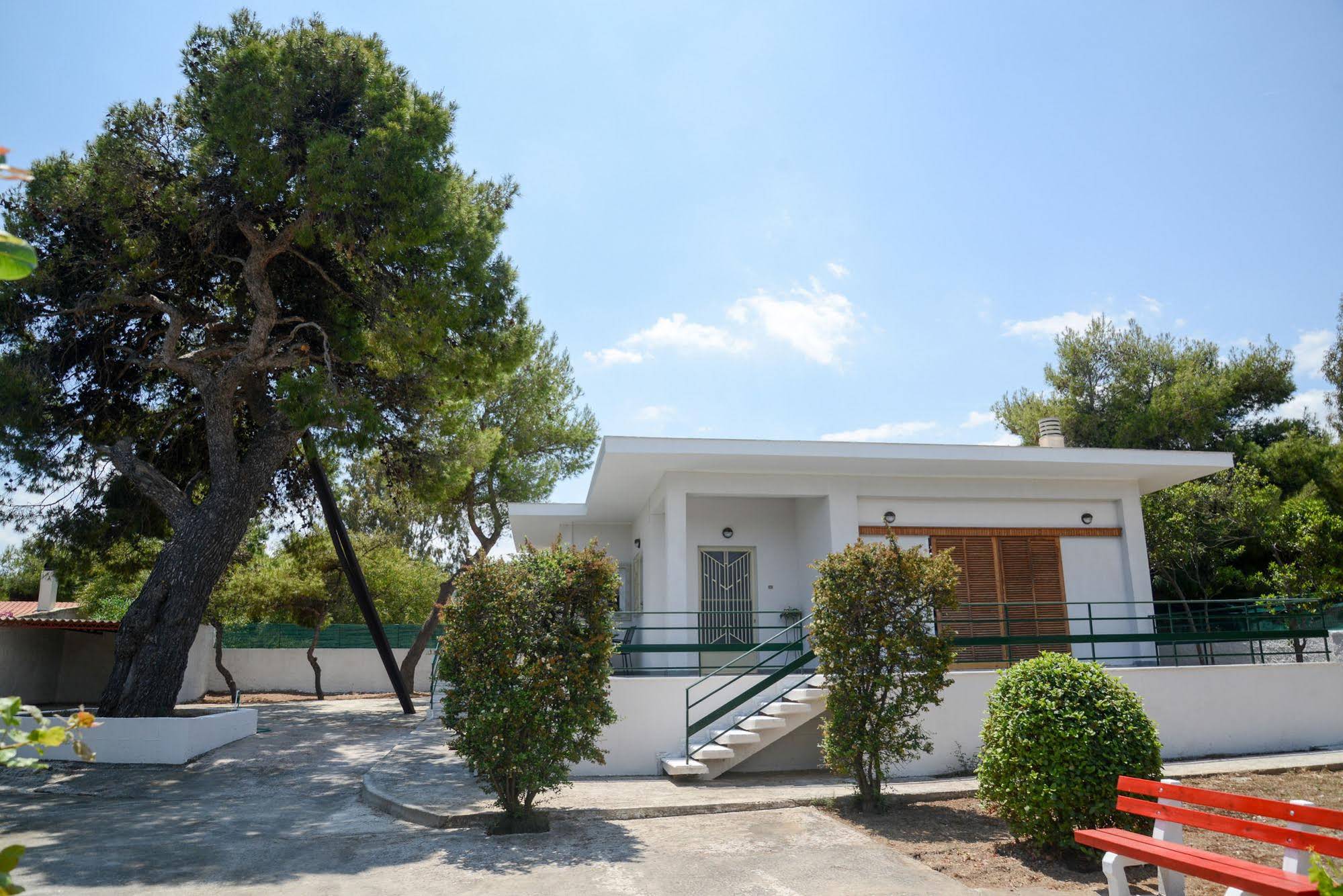 Xaroula House