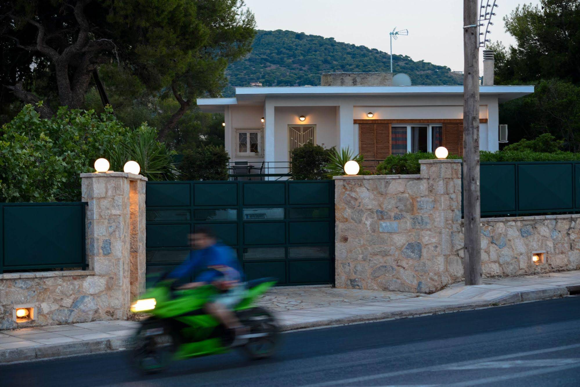 Xaroula House