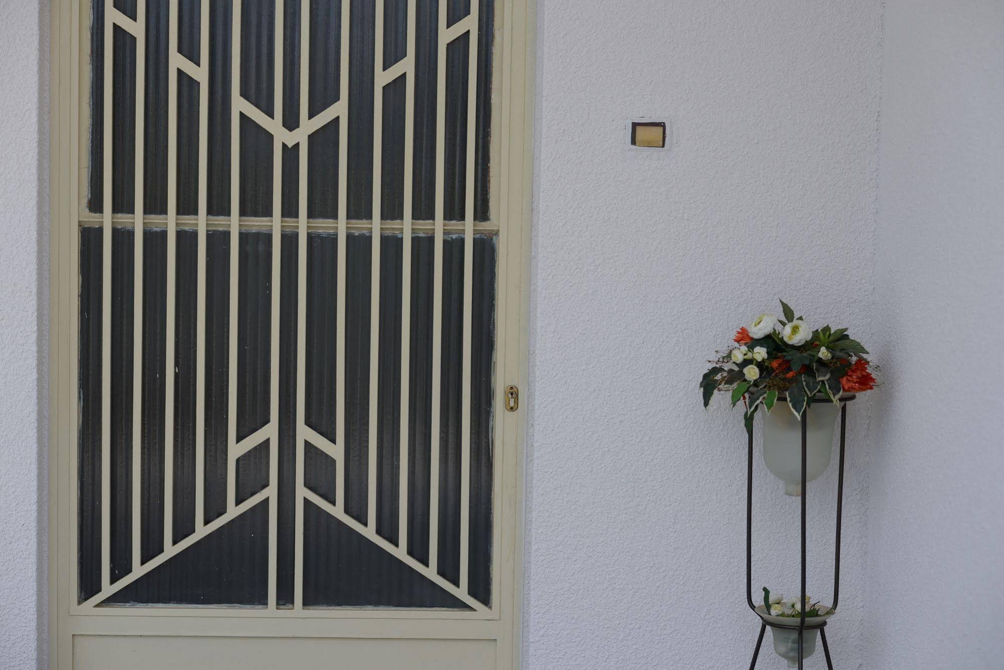 Xaroula House