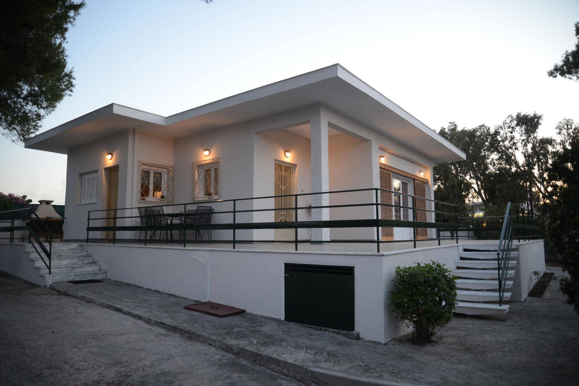 Xaroula House