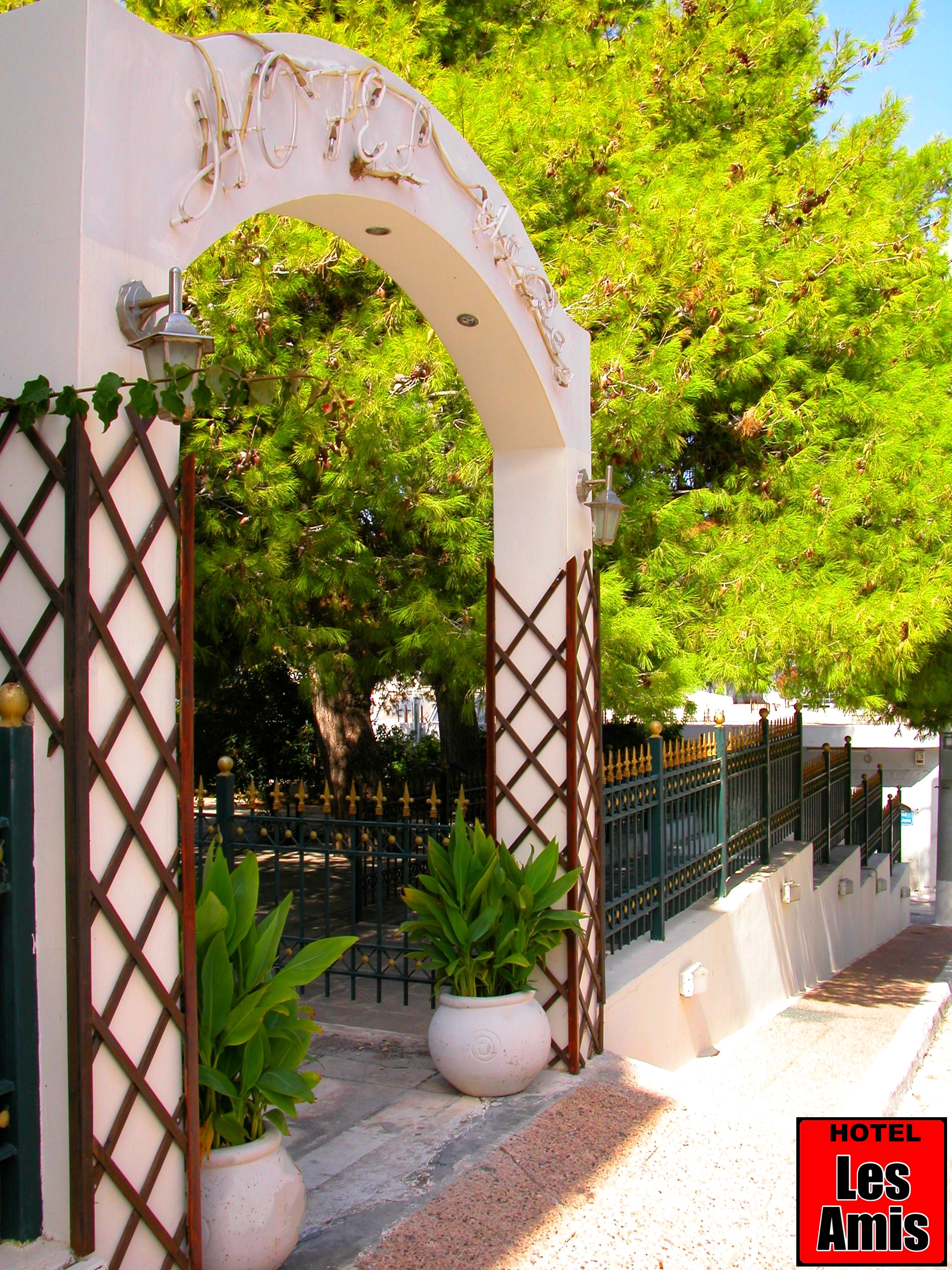 Les Amis Airport Hotel