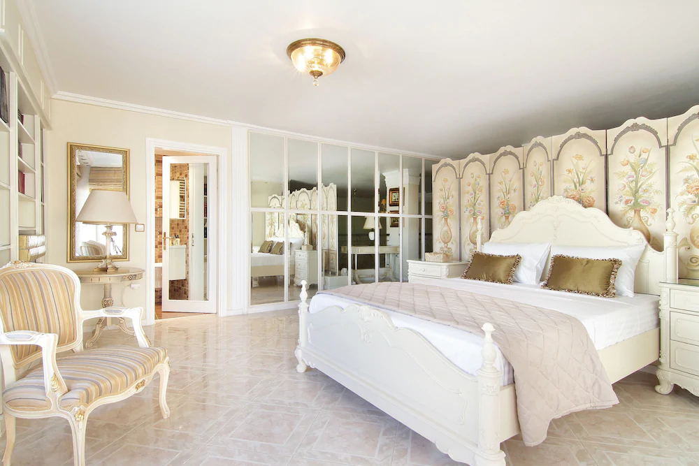 Royal Riviera Residence