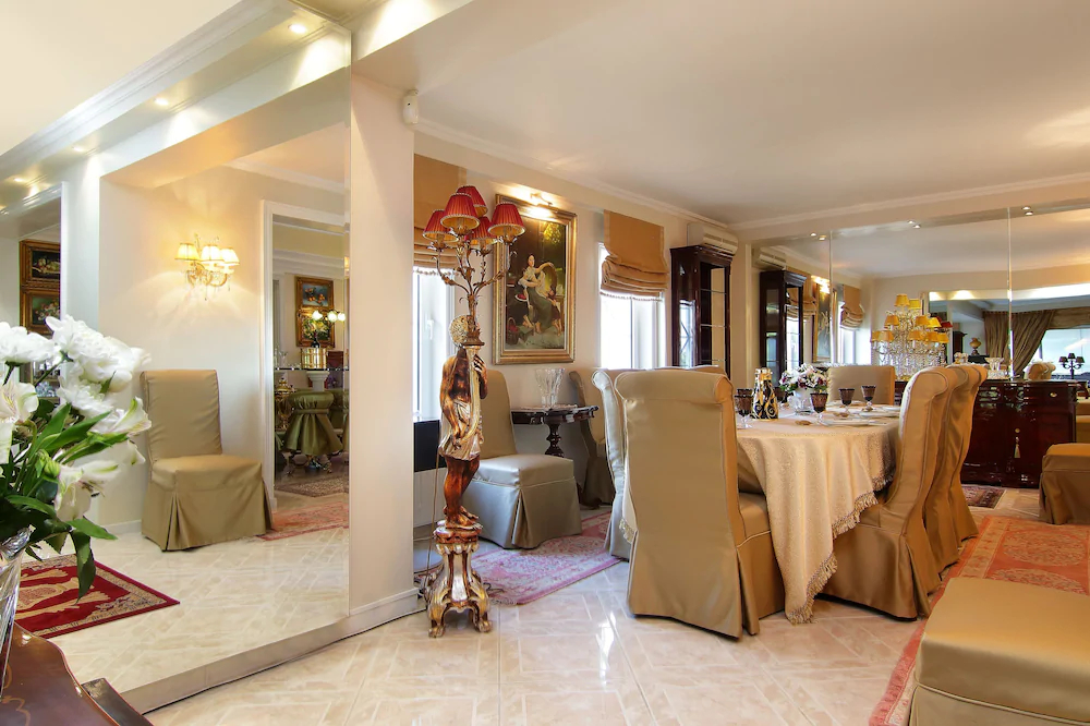 Royal Riviera Residence
