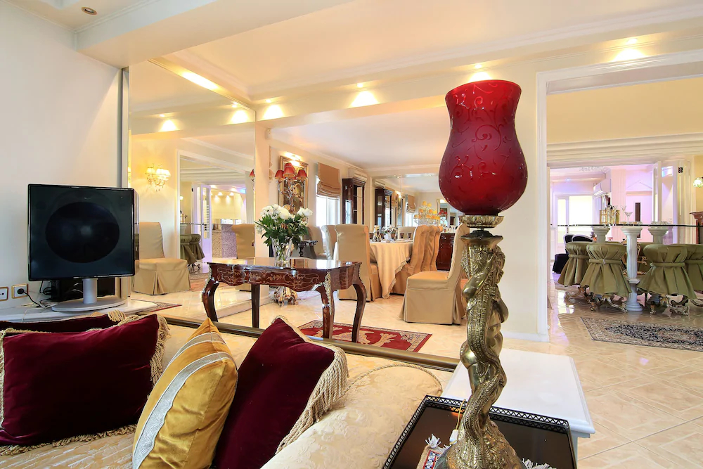 Royal Riviera Residence