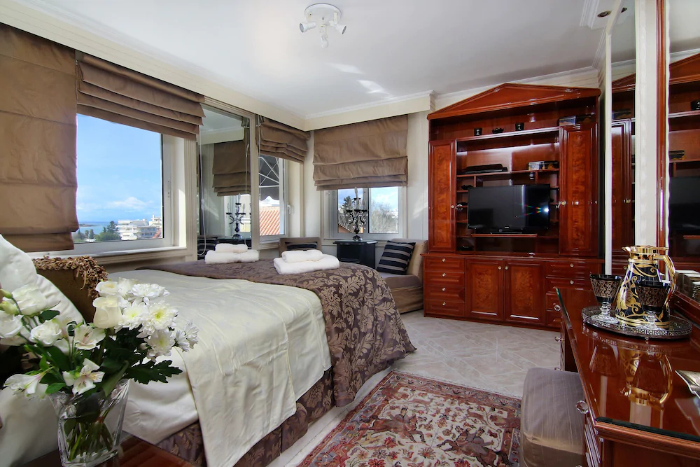 Royal Riviera Residence
