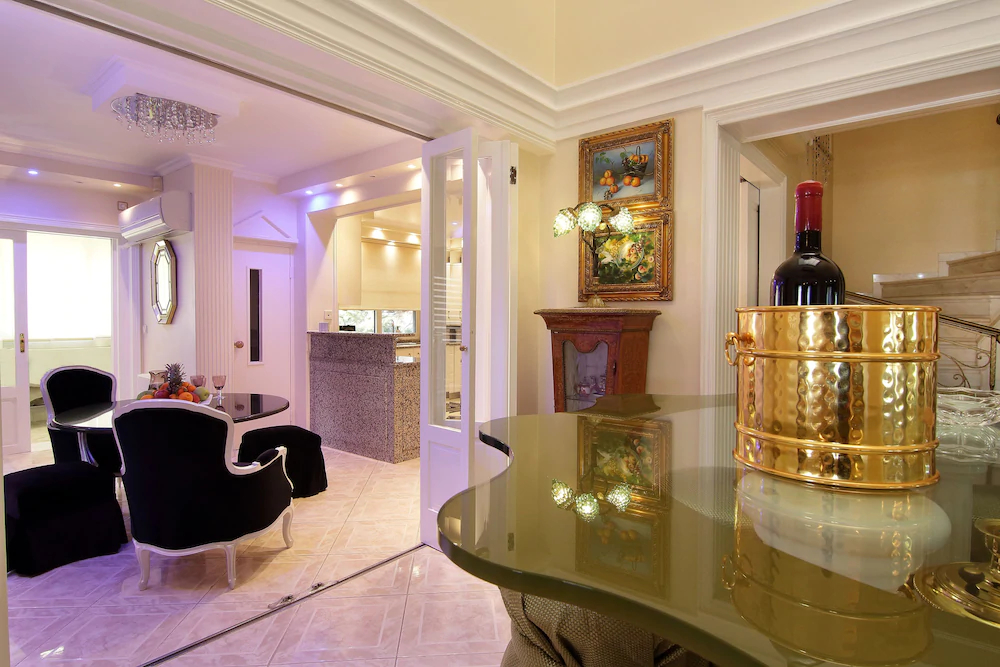 Royal Riviera Residence